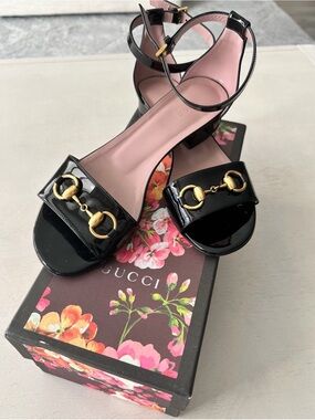 Gucci Black Patent Leather Sandals with Gold Horsebit